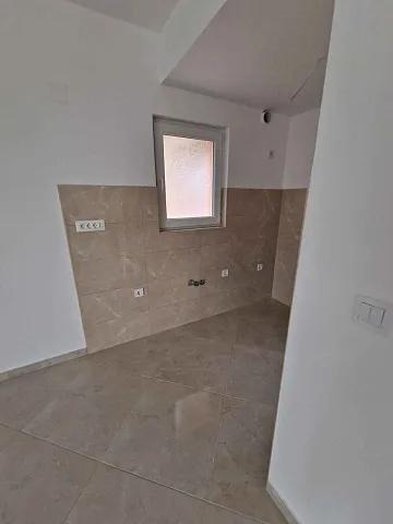 Maisonette-Wohnung mit drei Schlafzimmern in Igalo mit Meerblick