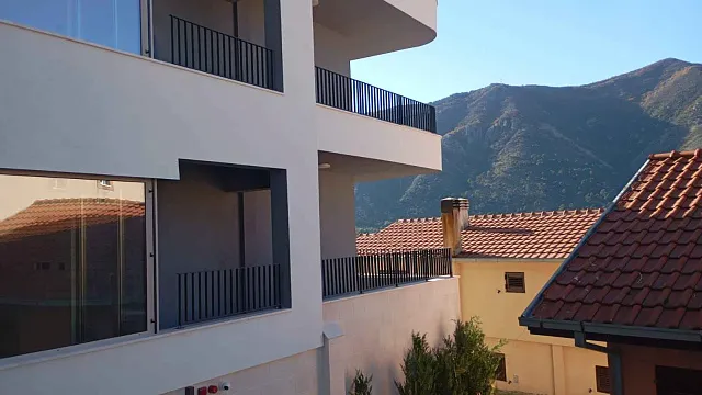 # 6788 Wohnung in Dobrota in einem Komplex mit Pool