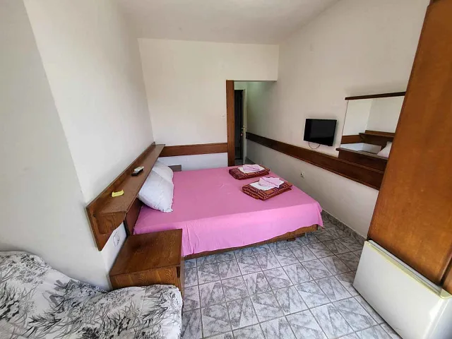 Hotel mit 16 Apartments in Buljarica — photo 5