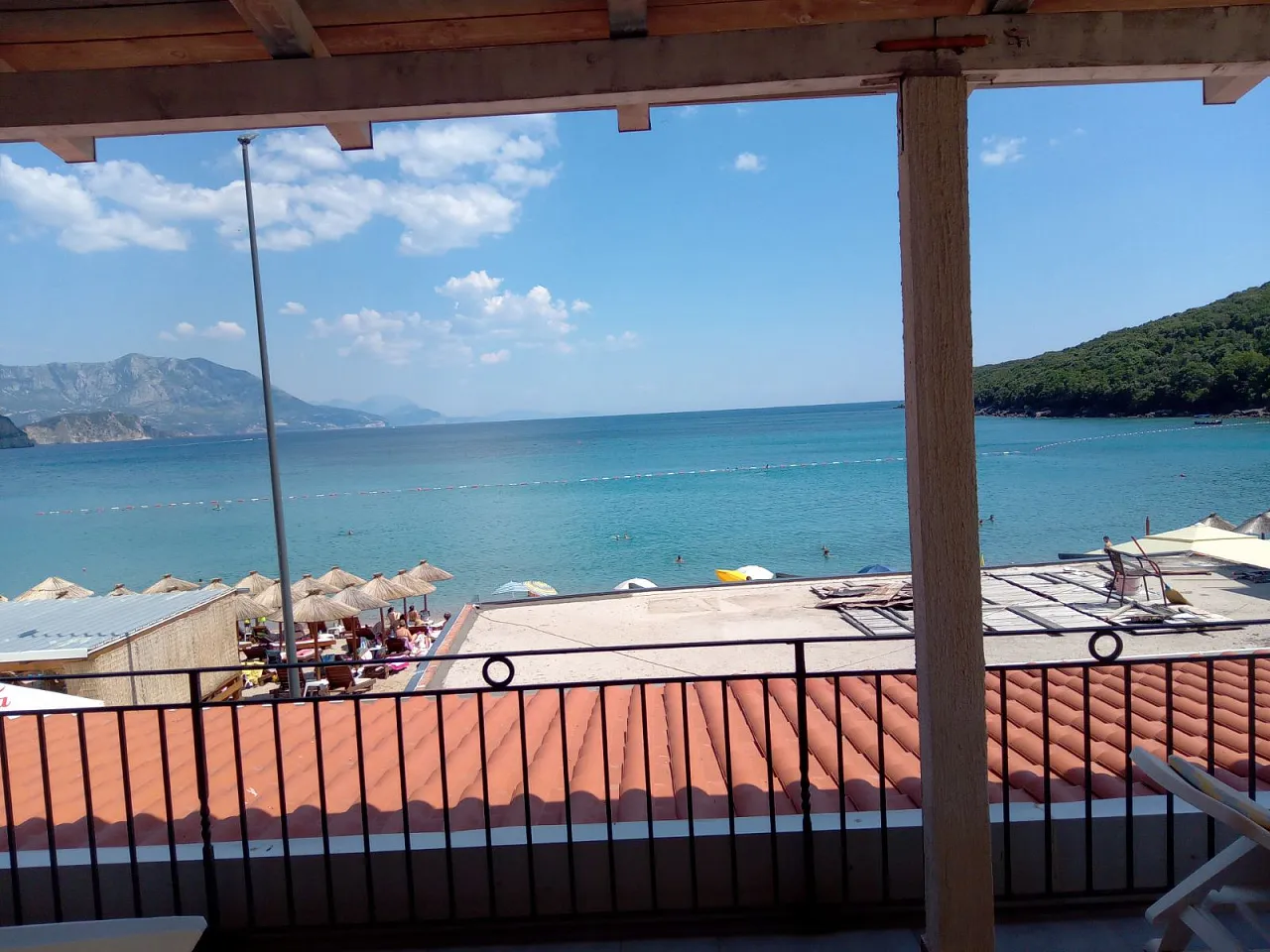Mini Hotel auf Jaz 50 Meter vom Meer entfernt