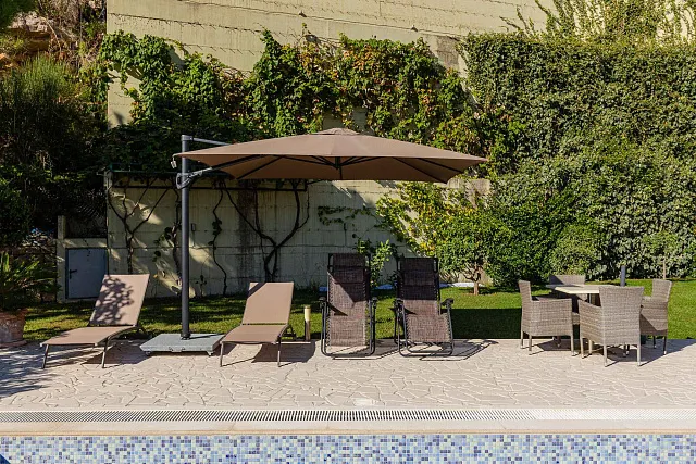 Eleganz und Gelassenheit in einer luxuriösen Villa mit Panoramablick auf das Meer. — photo 16