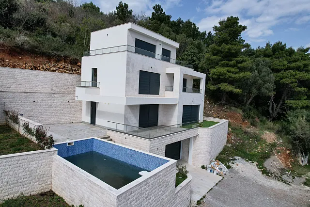 Luxuriöse Neubauvilla mit Panoramablick auf das Meer und die Altstadt von Budva — photo 16