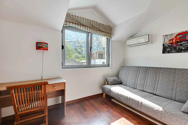 Zwei-Zimmer-Wohnung in Dobrota, Kotor — 61 m² — photo 7