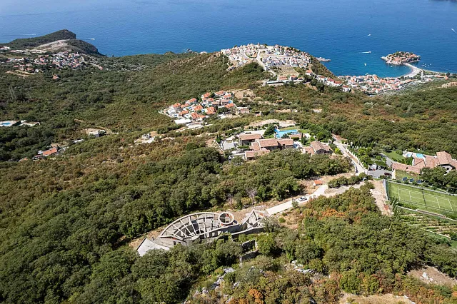 7.715 m² Grundstück mit Gebäuden und Rohbau nahe Sveti Stefan — photo 33
