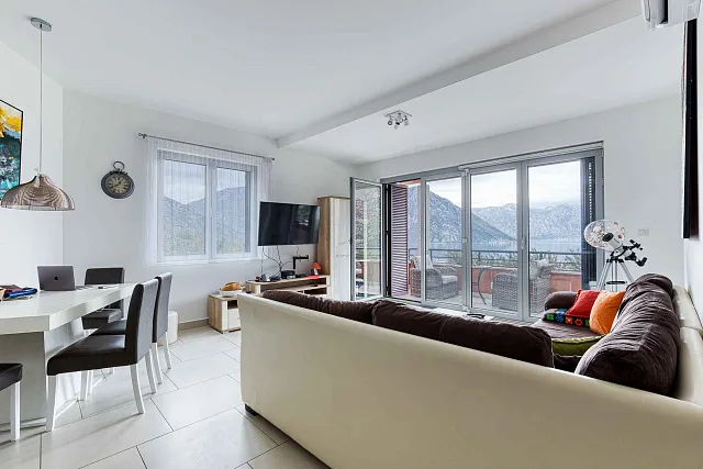 Modern One-Bedroom Apartment with Sea & Mountain Views