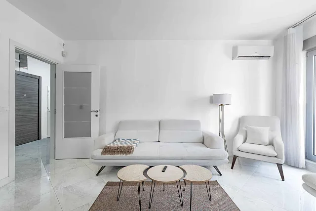 Geräumige und Luftige Wohnung im Herzen von Budva — photo 8