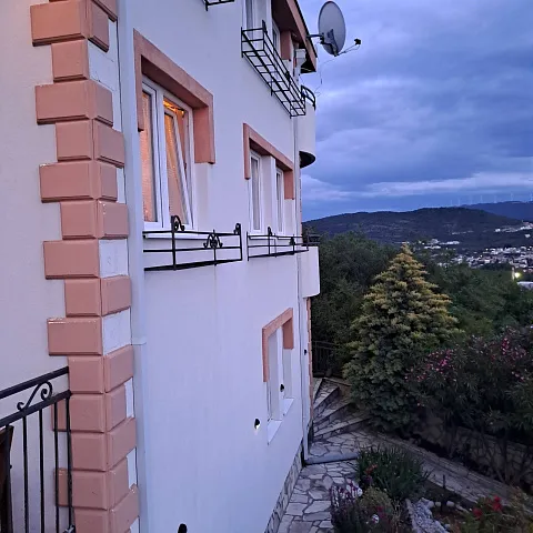 Ein dreistöckiges Haus in Dobre Vode — photo 6