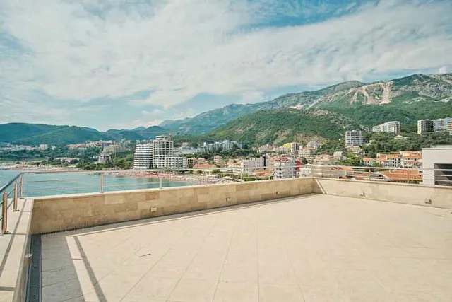 Zweistöckiges Penthouse zum Verkauf in Rafailovici