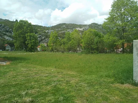 Grundstück in Cetinje