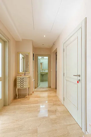 Eleganz und Gelassenheit in einer luxuriösen Villa mit Panoramablick auf das Meer. — photo 35