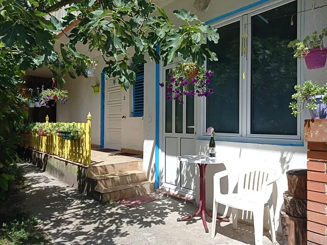 Wohnung mit Grundstück in Herceg Novi