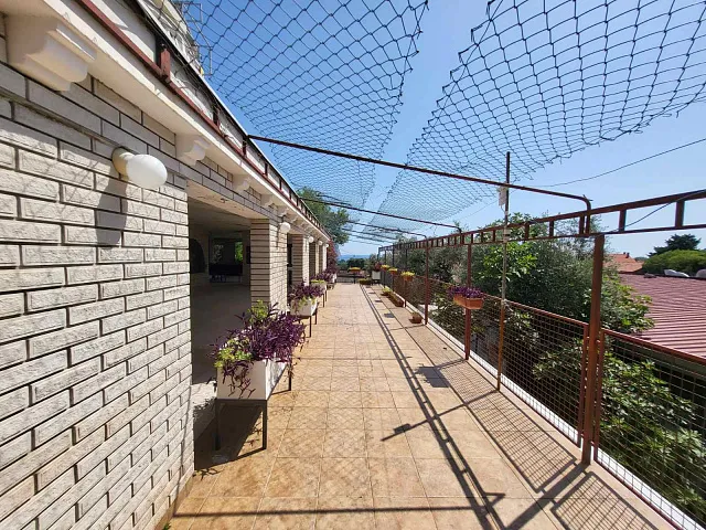Hotel mit 16 Apartments in Buljarica — photo 15