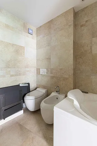 Luxuriöse Ein-Zimmer-Wohnung mit Designer-Innenraum — photo 7