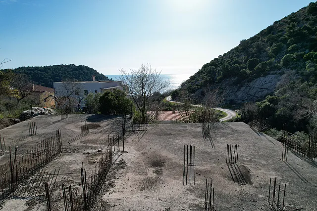 Investitionsgrundstück mit genehmigtem Projekt und gebautem Fundament in Petrovac mit Meerblick — photo 4