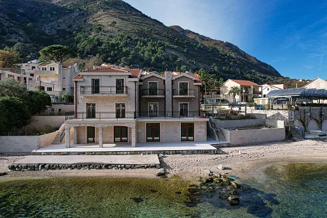 Eine luxuriöse dreistöckige Villa in erster Meereslinie in Kotor — photo 69