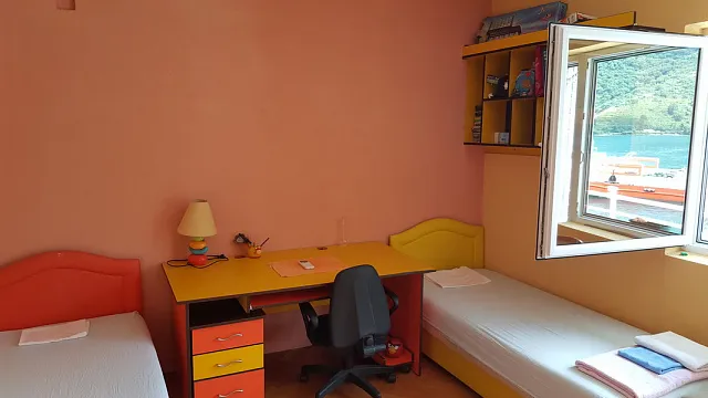 Haus in der ersten Reihe in Lepetani — photo 9