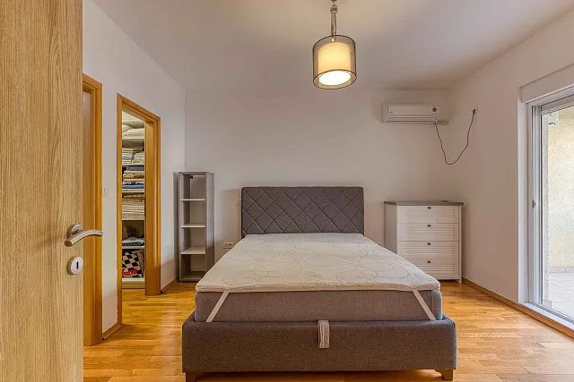 ПРОСТОРНАЯ, ПОЛНОСТЬЮ МЕБЛИРОВАННАЯ КВАРТИРА В БУДВЕ С ГАРАЖОМ — photo 20