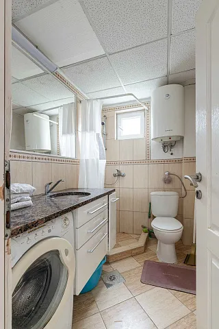 Eine 72 m² große Wohnung im Zentrum von Budva — photo 10