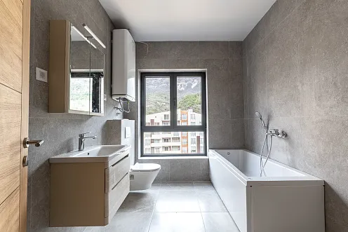 Geräumige 64 m² Wohnung in Bečići mit Meerblick