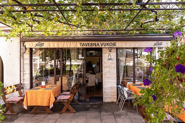 Restaurant im Zentrum von Budva — photo 8