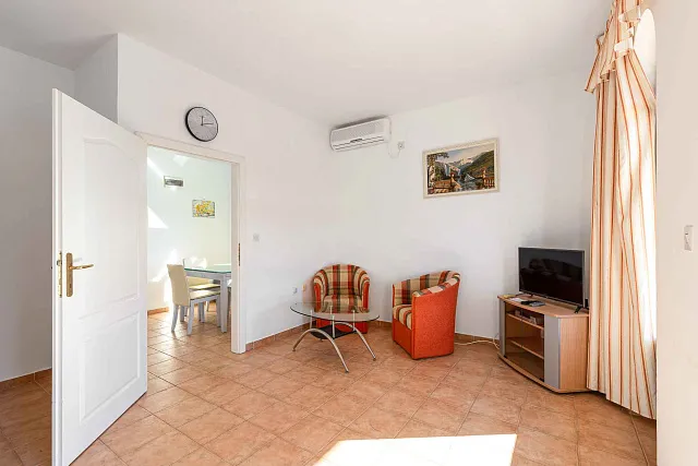 Gemütliche Wohnung in Bigovo direkt am Meer — mit Terrasse und Meerblick — photo 17