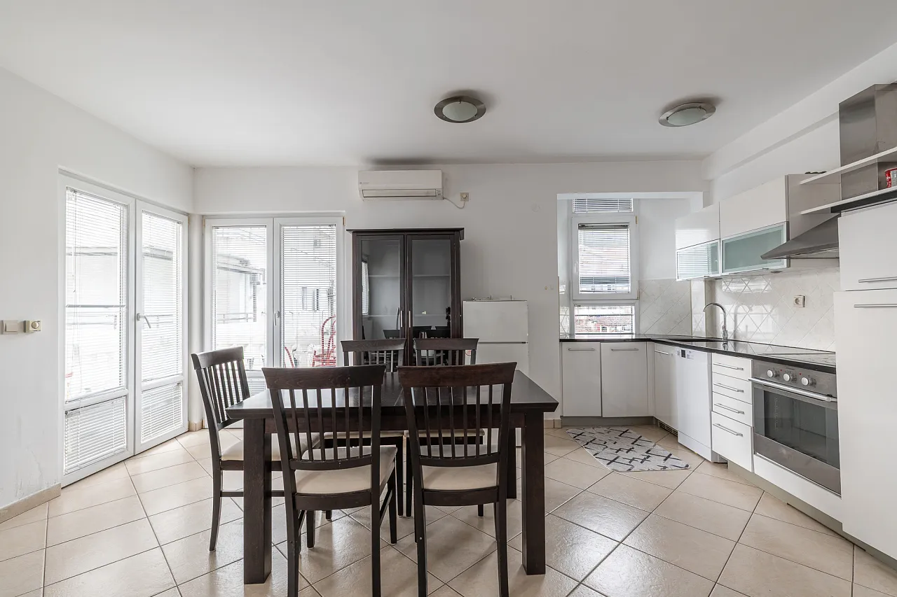 Eine 72 m² große Wohnung im Zentrum von Budva