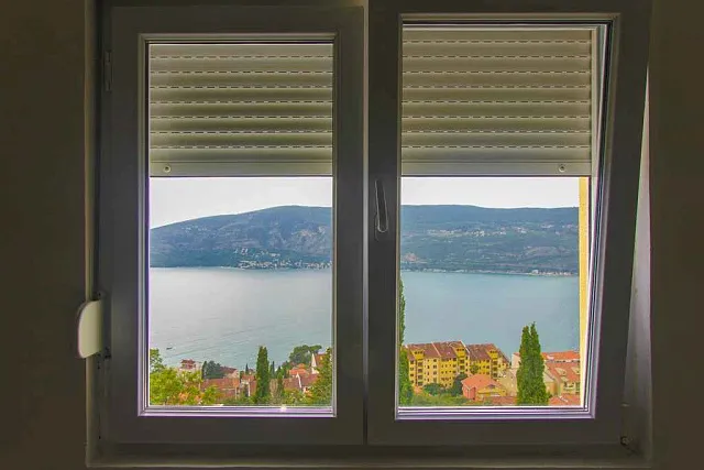 Dreistöckiges Stadthaus mit atemberaubendem Meerblick in Herceg Novi — photo 8