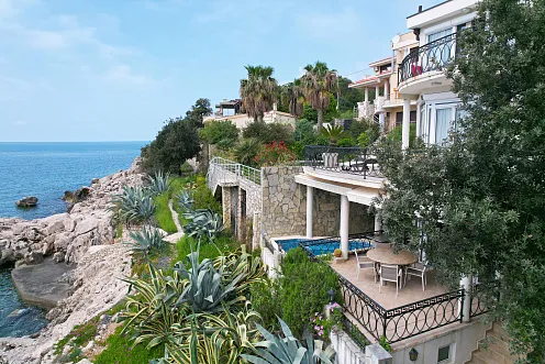 Люкс вилла с бассейном в Утехе