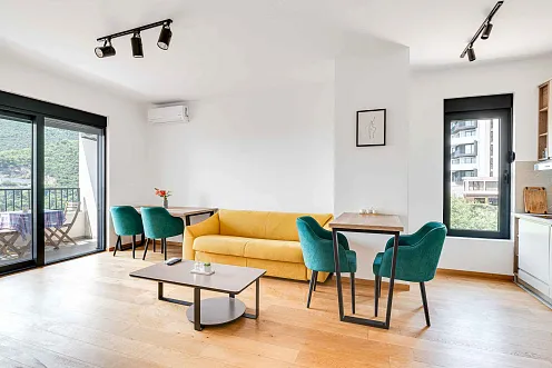 Möblierte Wohnung mit einem Schlafzimmer, Meerblick und Garagenplatz in einem neuen Gebäude — photo 3