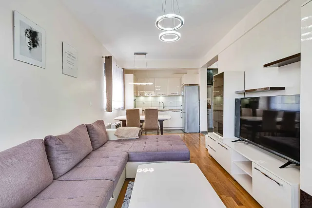 Moderne 2-Zimmer-Wohnung mit großer Terrasse und Garage in Bečići