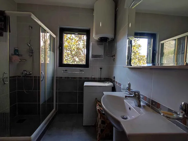 Reihenhaus mit Poolblick in Kotor, Lastva — 107 m² + Terrassen — photo 8
