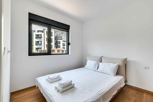 Möblierte Wohnung mit einem Schlafzimmer, Meerblick und Garagenplatz in einem neuen Gebäude — photo 16