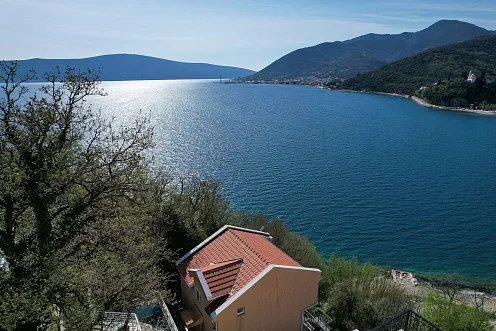 Gemütliche Villa mit Meerblick in Lepetani