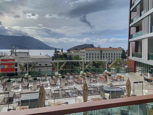 Moderne Büroflächen im TQ Plaza Budva mit Meerblick — photo 10