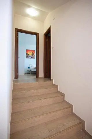 Geräumiges Apartment mit einem Schlafzimmer in Budva mit Meerblick — photo 12