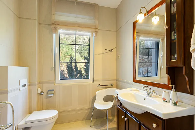 Eleganz und Gelassenheit in einer luxuriösen Villa mit Panoramablick auf das Meer. — photo 40