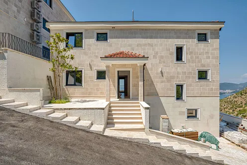 Villa zum Verkauf in einem Luxuskomplex in Blizikuce