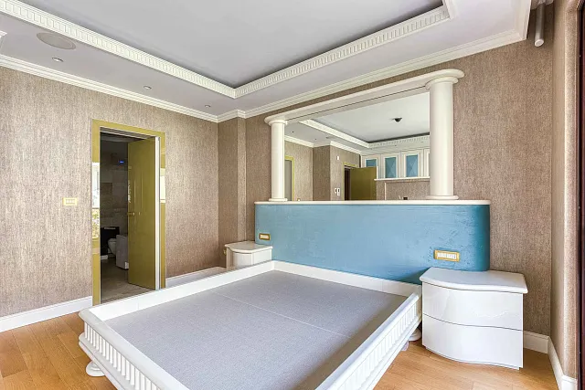 Luxuriöse Ein-Zimmer-Wohnung mit Designer-Innenraum