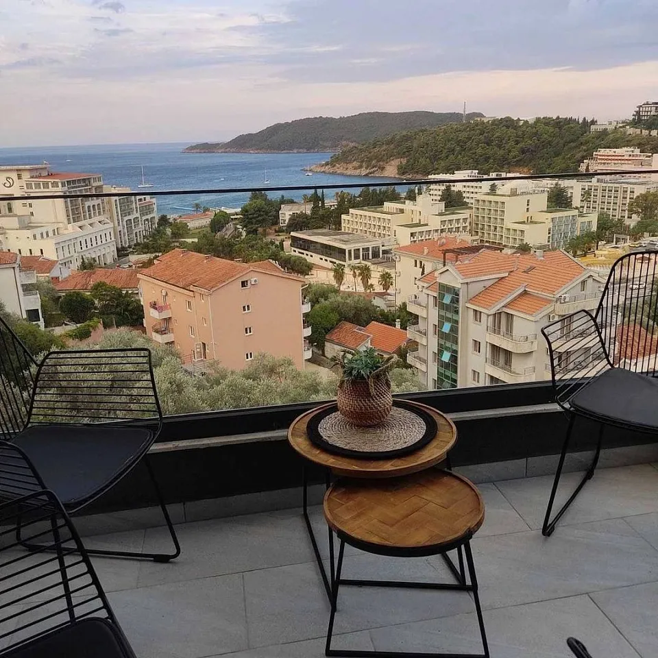 3-Zimmer-Wohnung mit Meerblick in Bečići — Neubau, Garage inklusive