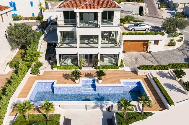 Zum Verkauf steht eine moderne Villa mit Pool in Blizikuc — photo 4