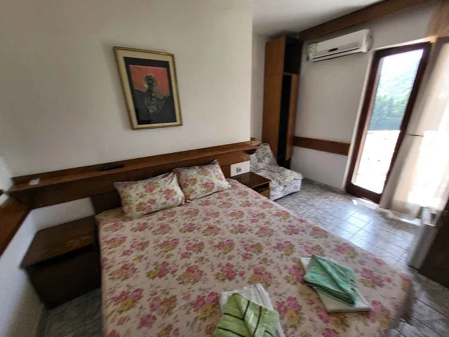 Hotel mit 16 Apartments in Buljarica — photo 18