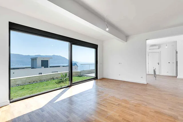 Luxuriöse Neubauvilla mit Panoramablick auf das Meer und die Altstadt von Budva — photo 11