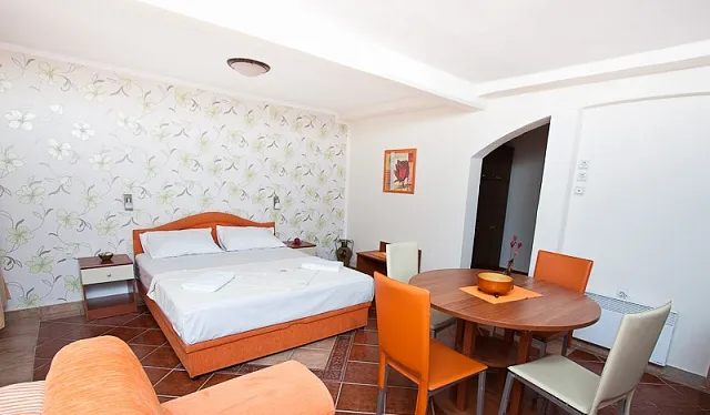 Villa-Hotel am Meer in Becici — photo 4