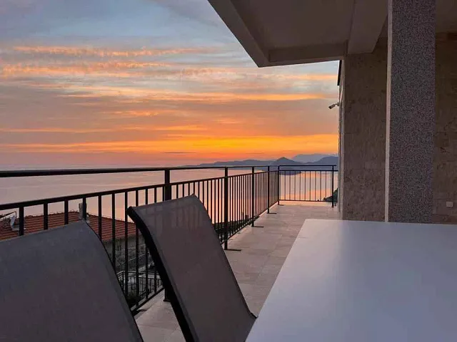 Neu gebaute Villa mit atemberaubendem Panoramablick auf die Riviera von Budva — photo 22