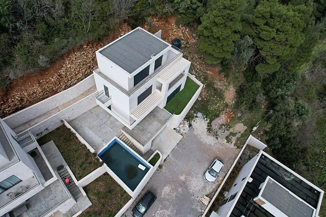 Luxuriöse Neubauvilla mit Panoramablick auf das Meer und die Altstadt von Budva — photo 17