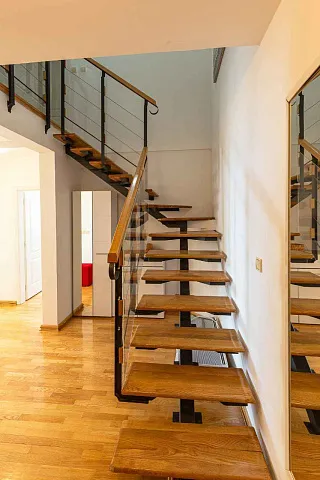 Geräumige Duplex-Wohnung mit Meerblick in Sveti Stefan — photo 20