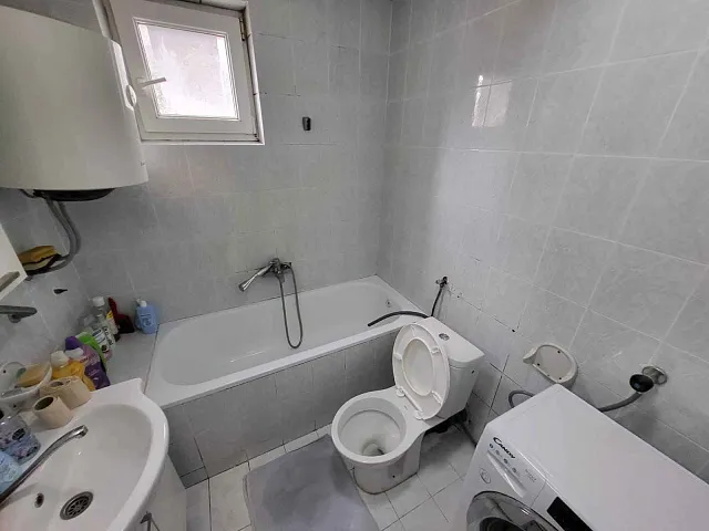 Apartment mit zwei Schlafzimmern in Petrovac in einer ruhigen Gegend, nur wenige Gehminuten vom Strand entfernt — photo 9