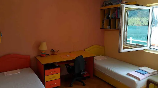 Haus in der ersten Reihe in Lepetani — photo 10