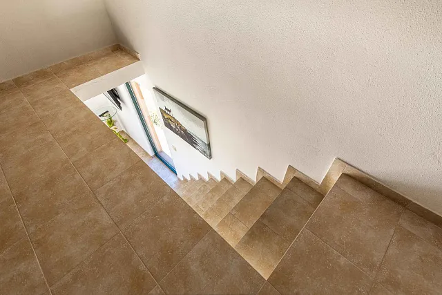 57 m² Haus mit einem Schlafzimmer, zwei Etagen und einem schönen Grundstück mit Meerblick in Mrčevac. — photo 4
