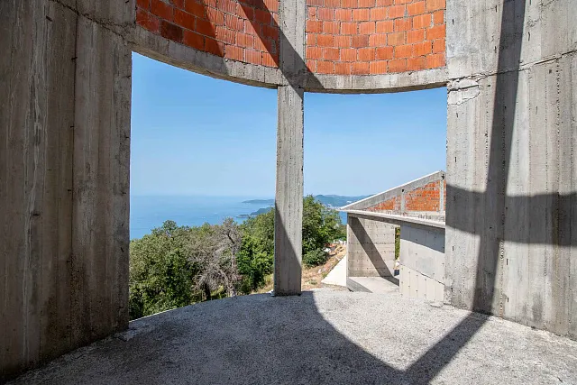 7.715 m² Grundstück mit Gebäuden und Rohbau nahe Sveti Stefan — photo 18
